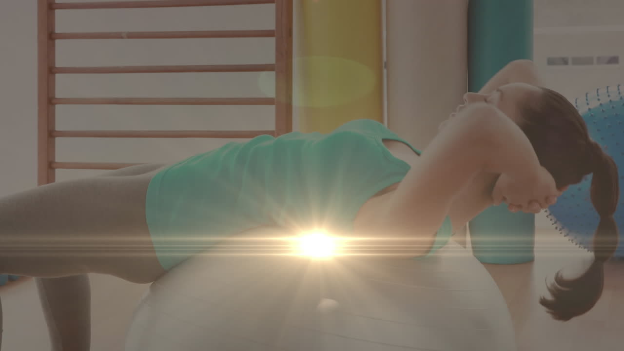 스위스 공에서 운동하는 여성 위에 반이는 빛의 애니메이션