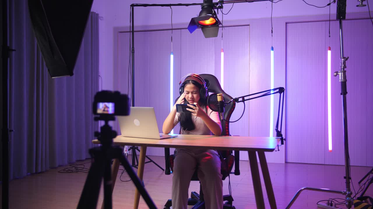 Asian Kid Girl Playing Video Game With Mobile Phone Then Lose The Game While Live Stream, Professional Light Equipment