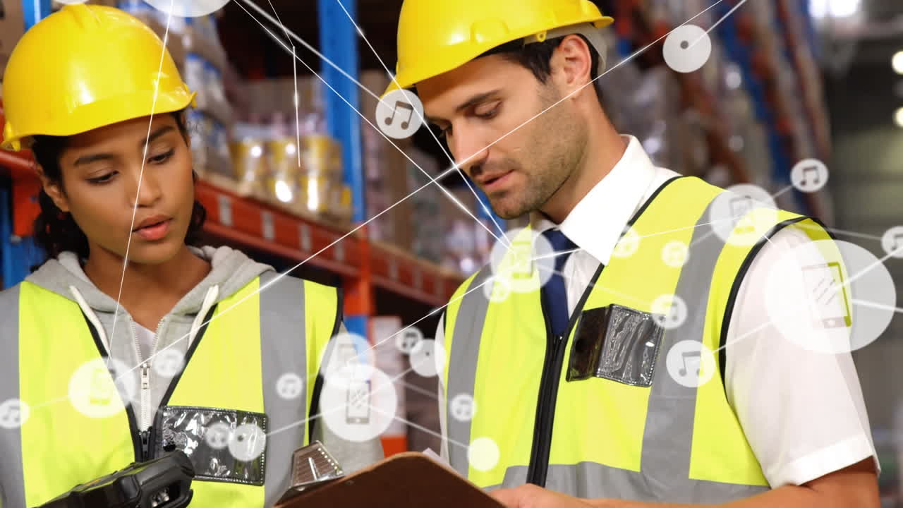 animación de redes de conexiones con iconos sobre personas que trabajan en el almacén