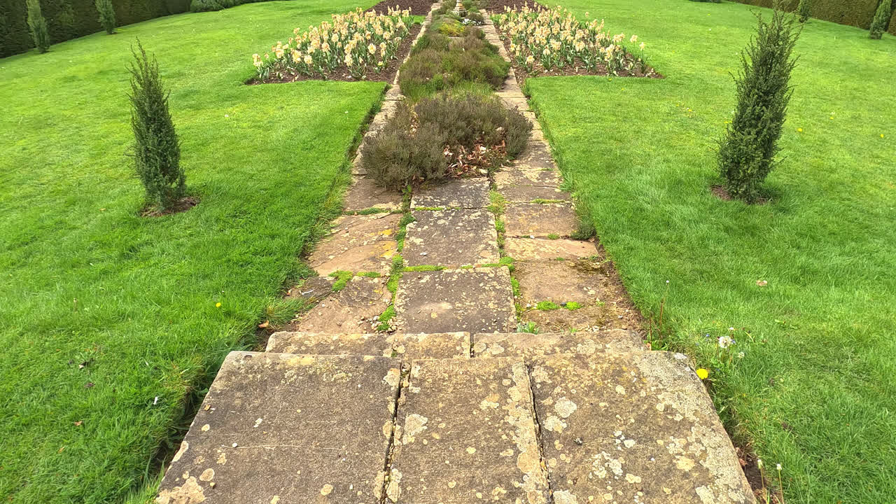 gunby estate, hall y jardines, casa de campo hogareña de 1700 ubicada en jardines amurallados victorianos al pie de los wolds de lincolnshire