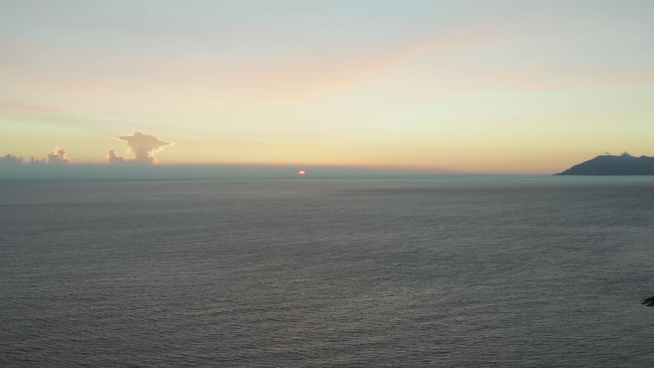 일본 야쿠시마에서 본 동중국해의 석양