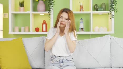 Sick-young-woman-sneezing.