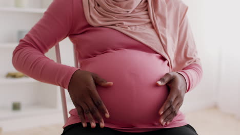 pregnant woman with hijab
