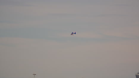 helicóptero en el cielo