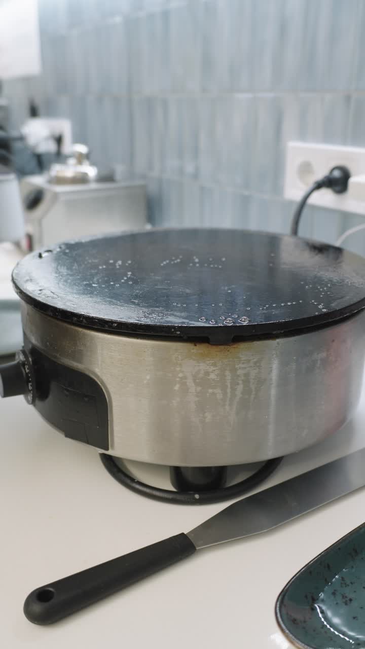 Making Crepes on a Crepe Maker