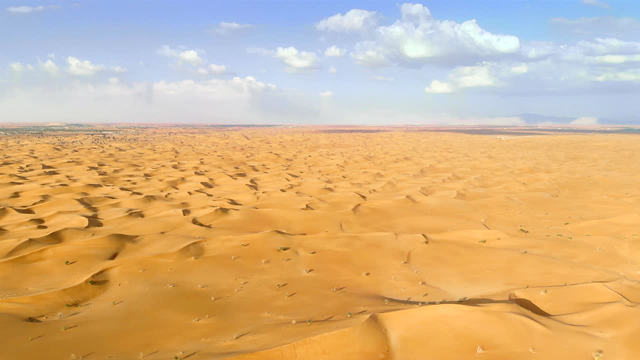 중동 사막 위를 날아다니며