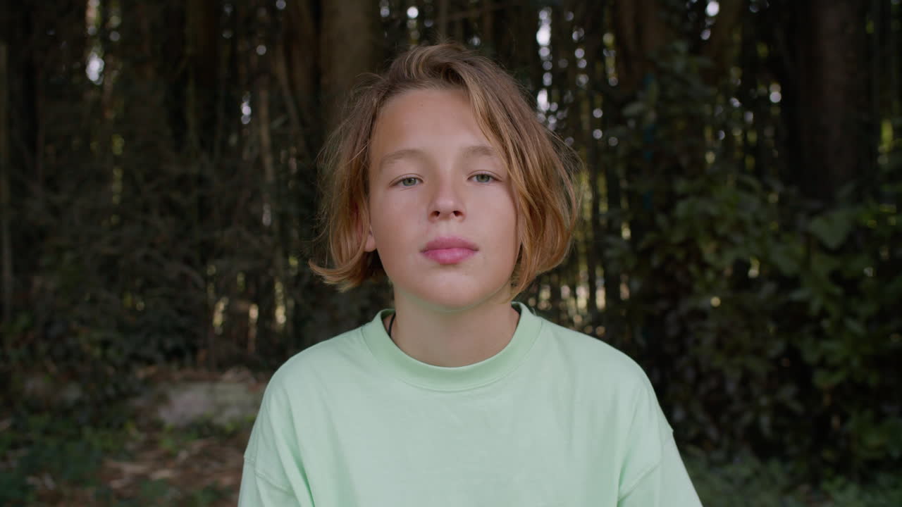 близкий портрет молодого мальчика