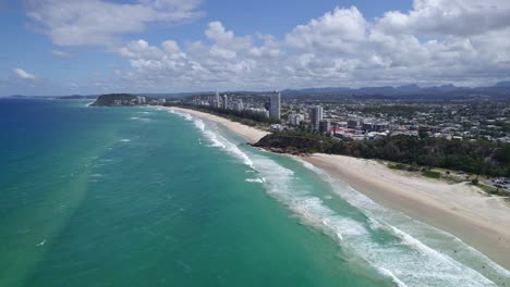 Mick-Schamburg-Park-Offering-Sweeping-Beach-Views-From-The-Top-Of-Miami-Headland-In-Queensland,-Australia