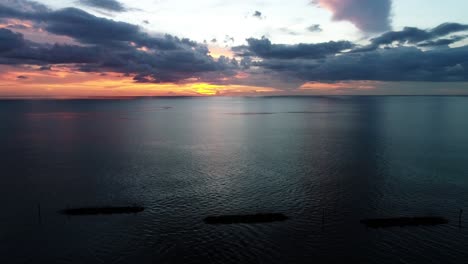 puesta de sol sobre el océano atlántico en south beach, marco island, florida