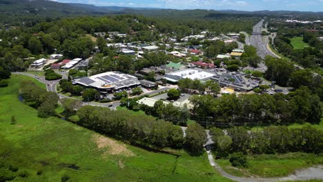 Right-to-left-aerial-over-Mudgeeraba-Market-Shopping-Centre,-Gold-Coast,-Queensland,-Australia