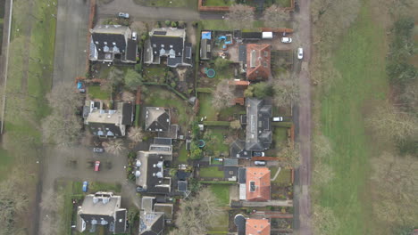 Top-Down-Antenne-Von-Häuserzeilen-In-Einer-Ländlichen-Gegend