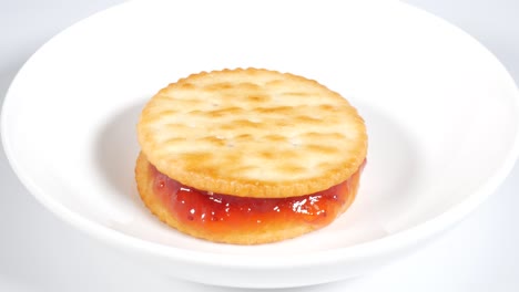 jam cracker sand strawberry