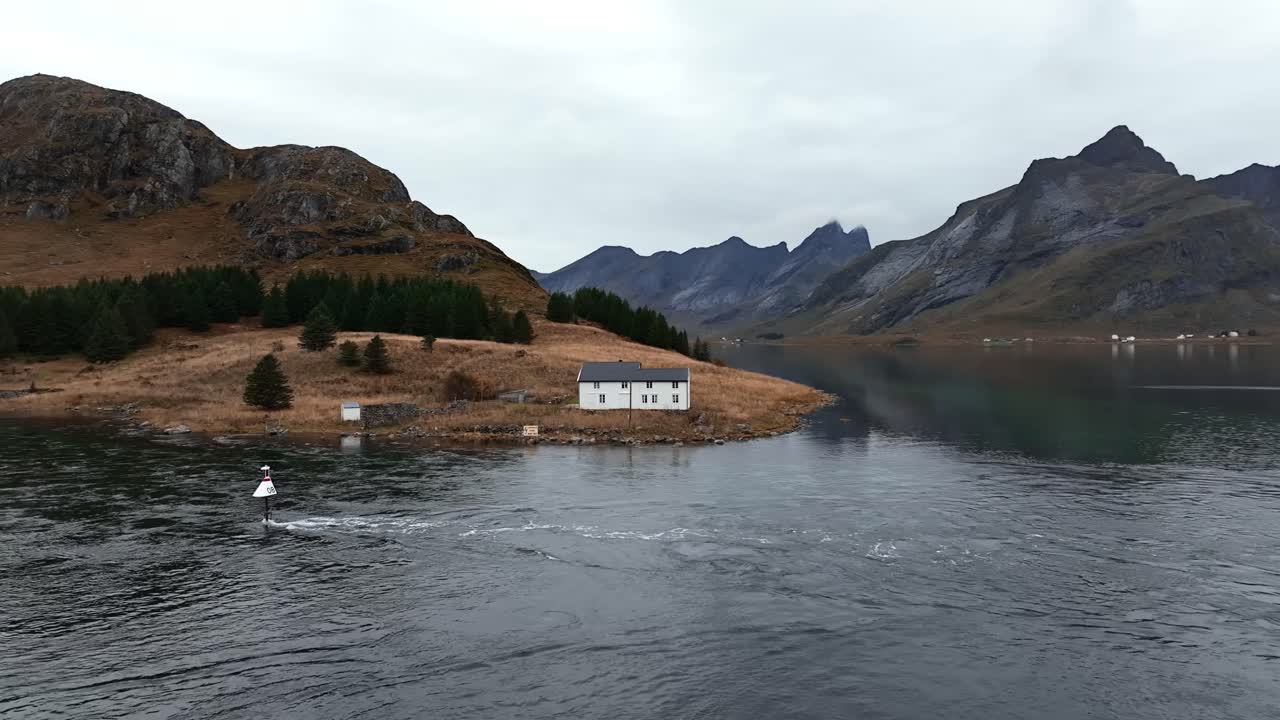 여름 에 노르웨이 의 하늘 위 에 있는 세글라 산 의 공중 사진