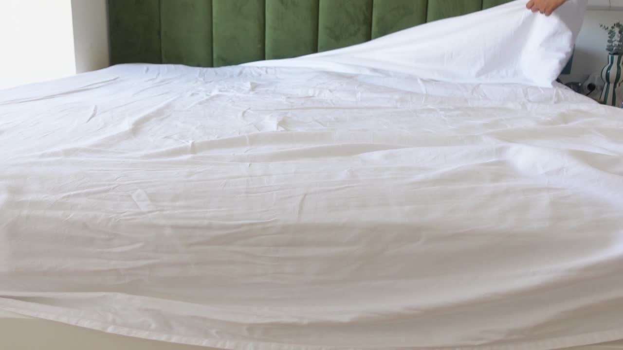 сделать постель.