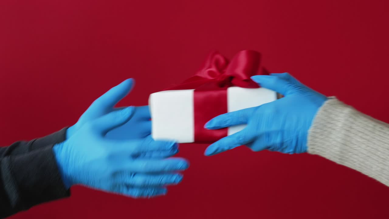 팬데 크리스마스 2021 선물 배달 covid-19