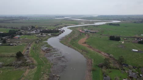 Río-Crouch-Essex-Inglaterra-Cerca-De-Battlebridge-Imágenes-Aéreas-De-Drones