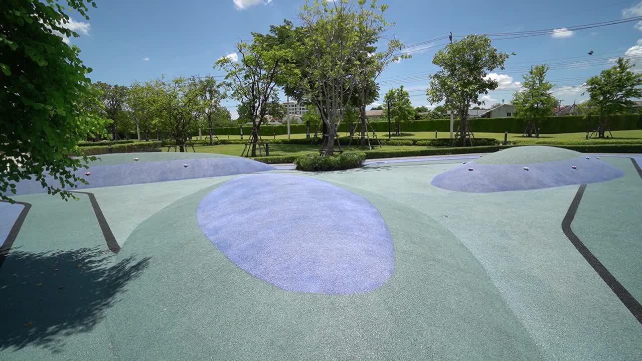 돌 등반을 위한 현대적인 정원 외관 디자인