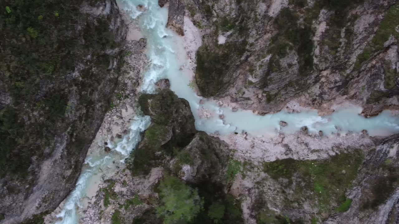 vista aérea de las montañas dolomitas, los alpes, italia
