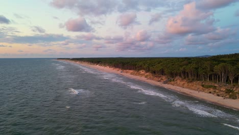 Dramatischer-Sonnenuntergang-Am-Meer