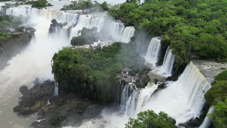 4k-Aéreo-De-Las-Cataratas-Del-Iguazú-Entre-Argentina-Y-Brasil