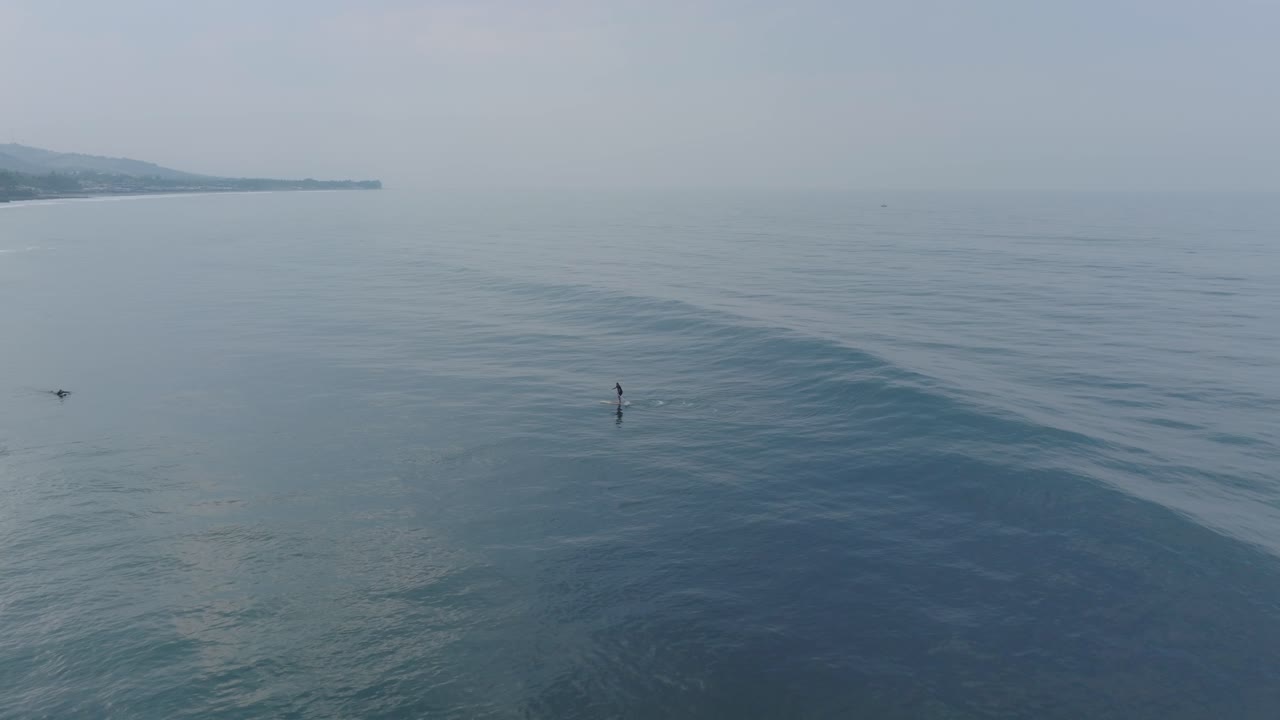 엘  ⁇ 코 엘 살바도르 의 스탠드 업 패들 보드 의 공중 드론 사진