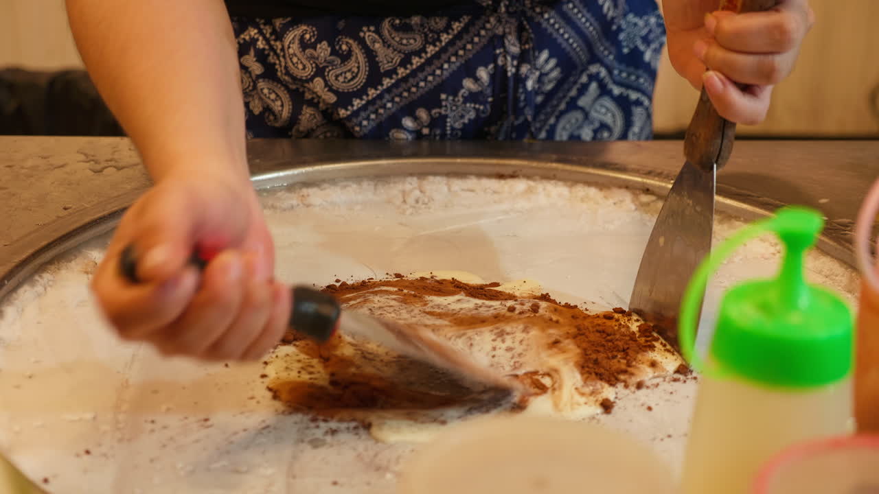 haciendo postre de hielo afeitado