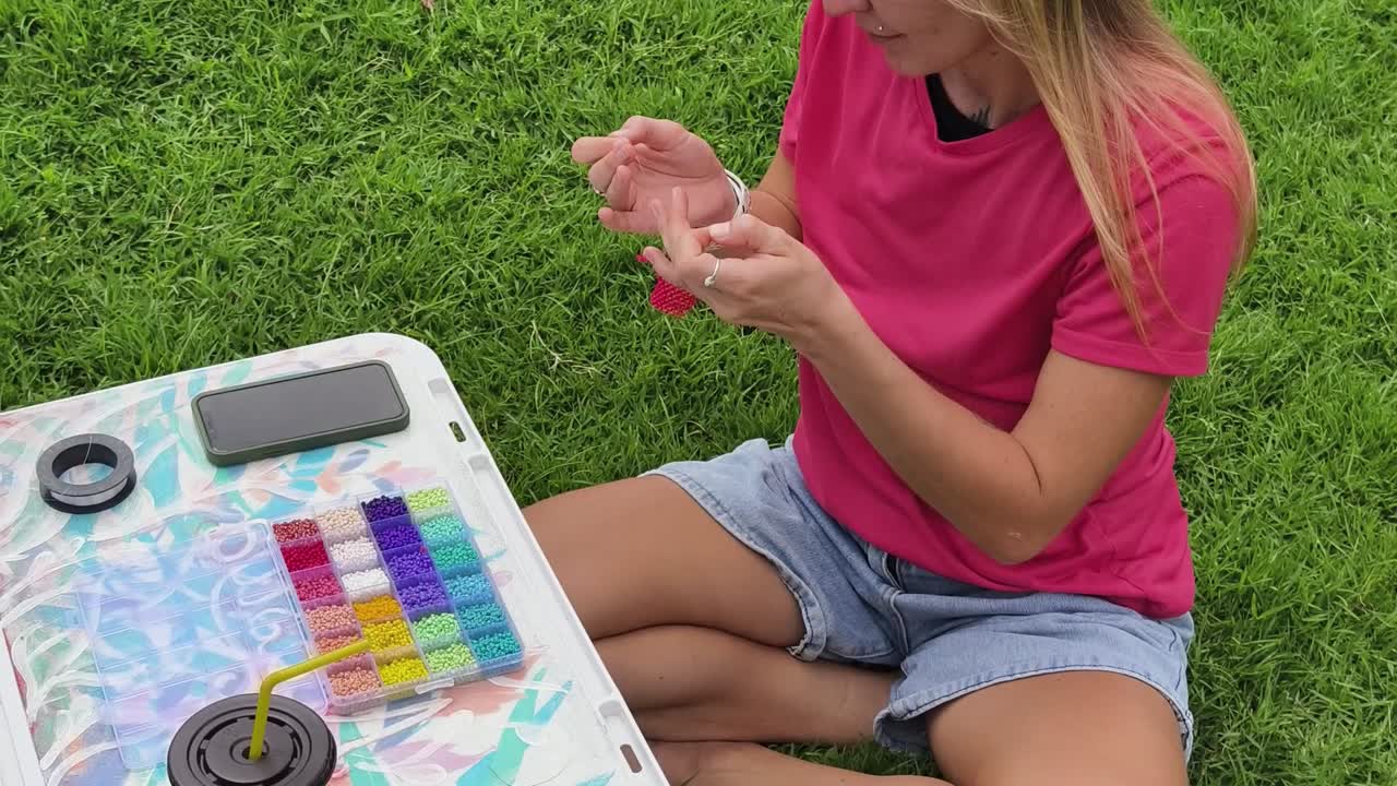 pulseras de cuentas para mujeres al aire libre