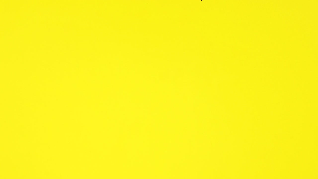 las pegatinas de halloween aparecen en el lado izquierdo del tema amarillo.