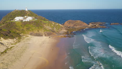 Playa-Del-Faro-De-Sugarloaf-Point-En-La-Costa-De-Australia-De-Nueva-Gales-Del-Sur,-Vista-Aérea