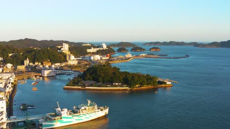 Toba-Bay-and-Mikimoto-Island,-4k-Aerial-Tilt-Reveal-Shot-of-Ise-shima