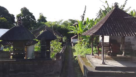Tranquilo-Día-De-Silencio-En-Sidemen-Karangasem-Bali-Templo-Balinés-En-La-Ceremonia-Nyepi-La-Gente-Local-Se-Queda-En-La-Casa-Rezando-Y-Ayunando,-Ambiente-De-Pueblo