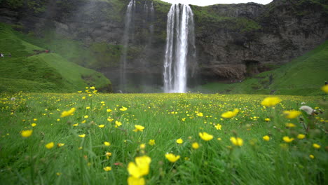 Cascada-Mágica-De-Seljalandsfoss-En-Islandia.