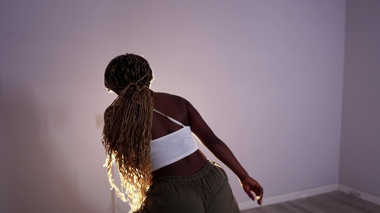 Kvinde der danser i studie