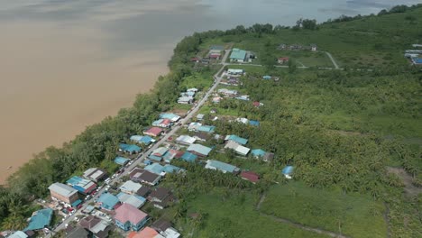vista del dron de la ciudad de lingga, sri aman sarawak, malasia