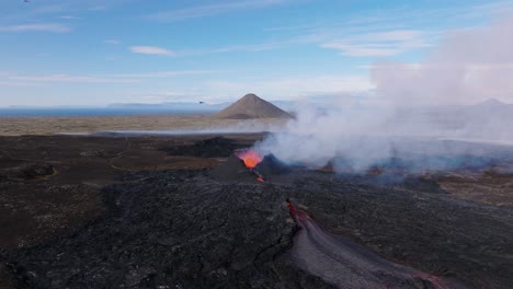 Vulkanlandschaft-In-Island-Mit-Aktiven-Und-Ruhenden-Vulkanbergen