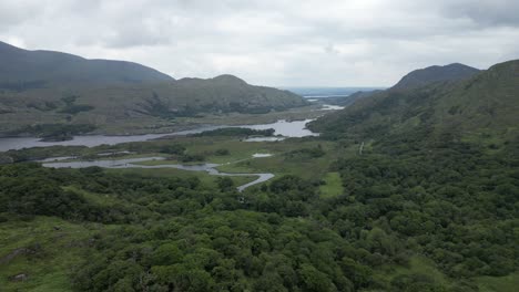 Ladies-view-in-ireland-showcasing-lush-greenery-and-snaking-river,-aerial-view