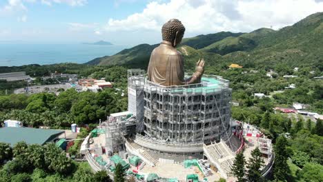 Hong-Kong-Nong-Ping-big-Buddha-and-surrounding-lush-green-environment,-Aerial-view