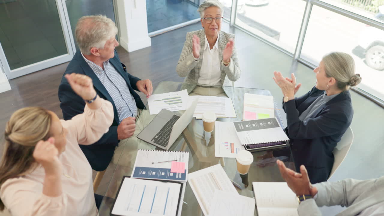 성공, 박수, 그리고 사업의 축하