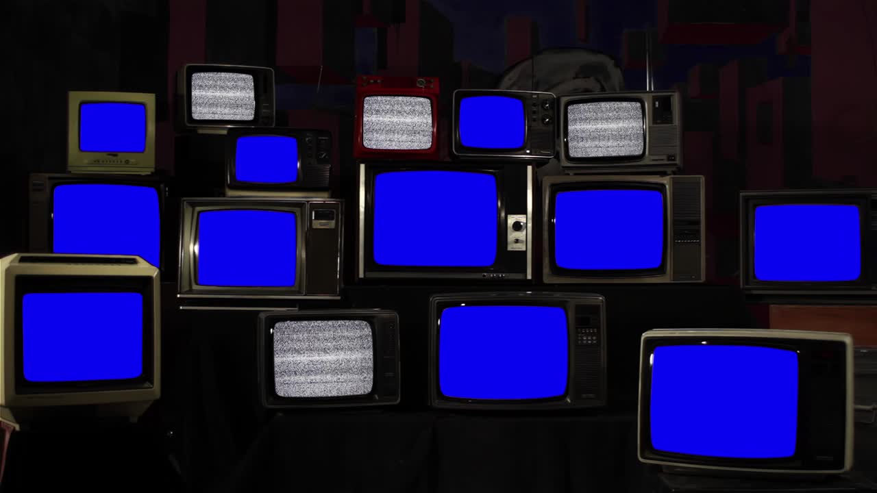 레트로 tv 벽은 정적 소음과 함께 파란 화면을 켜고 끄는 4k 해상도입니다.