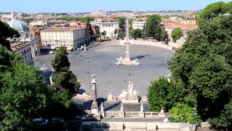 Piazza-Del-Popolo-En-Roma-Cubierta-De-Turistas-Ambulantes
