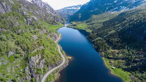 Imágenes-Aéreas-Hermosa-Naturaleza-Noruega.