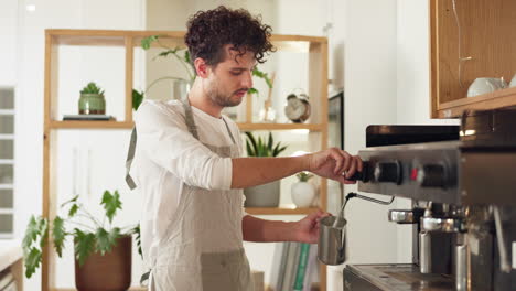 Barista,-Leche-Al-Vapor-Con-Máquina