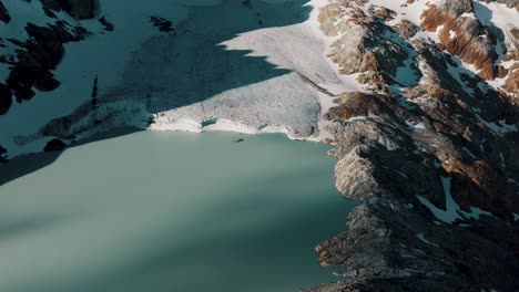 campo de hielo durante el glaciar ojo del albino trekking en tierra de fuego cerca de ushuaia en patagonia argentina