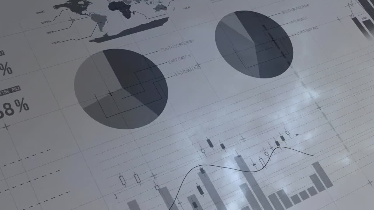 vídeo compuesto del procesamiento de datos estadísticos contra los truenos en el cielo