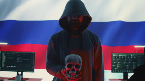 Russische-Hacker-Erschaffen-Dark-Web-Maniac-Cybercrime-In-Einem-Kontrollraum