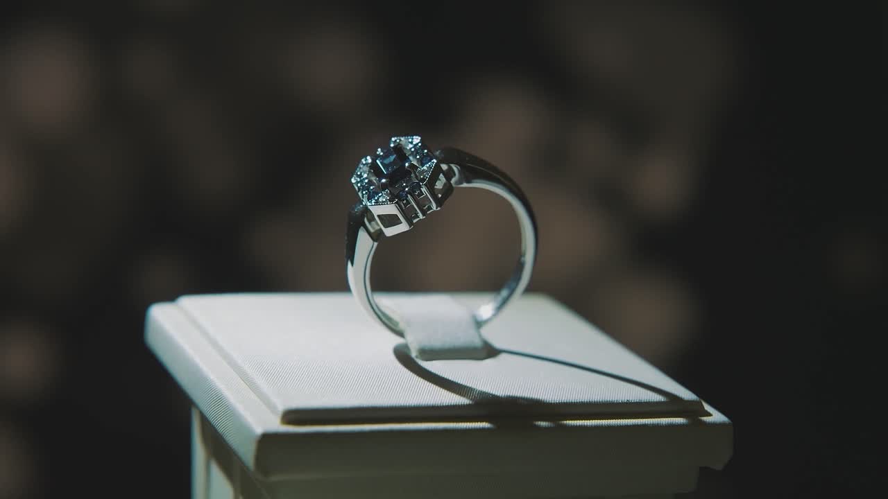 Elegant Diamond and Sapphire Ring