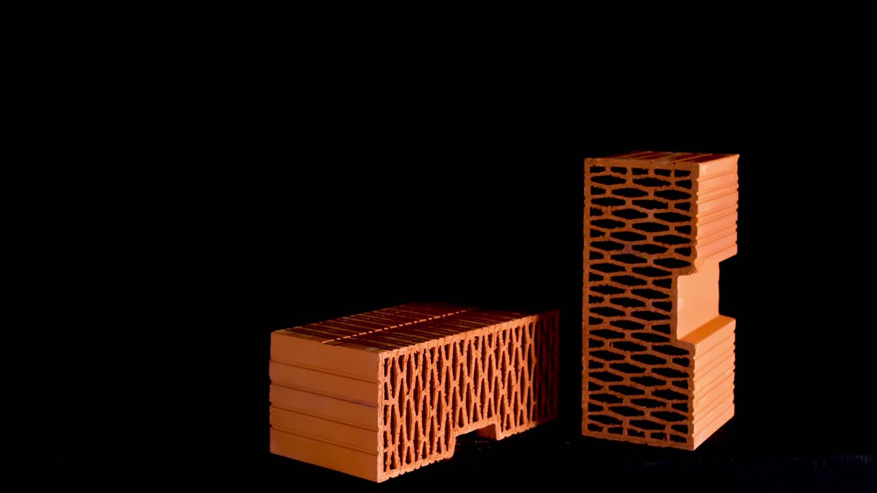 검은 바탕에 구이 있는 오렌지색 벽돌