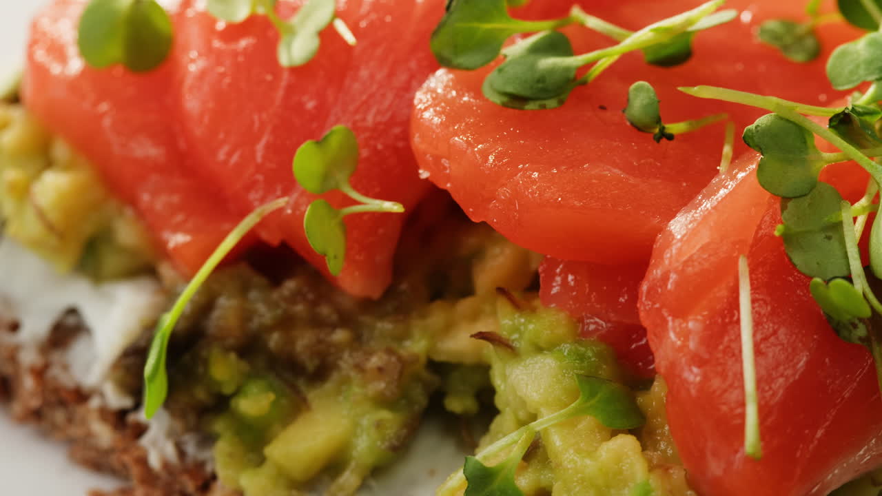 연어 아보카도 토스트