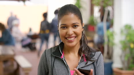 Portrait-of-active-woman-listening-to-music