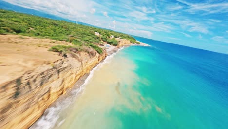 Fpv-flug-Am-Strand-In-Matanzas-Bani,-Dominikanische-Republik